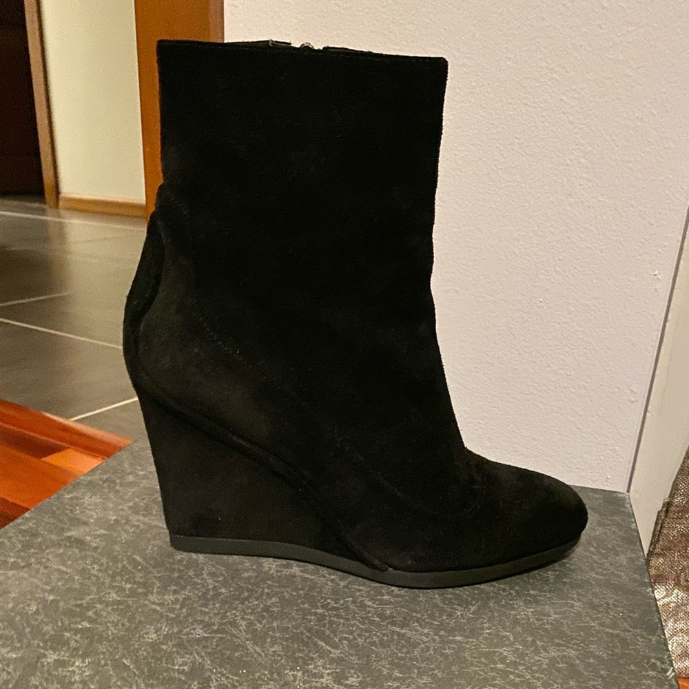 Via Spiga suede wedge boot